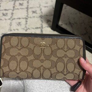 Coach fabric signature jacquard wallet